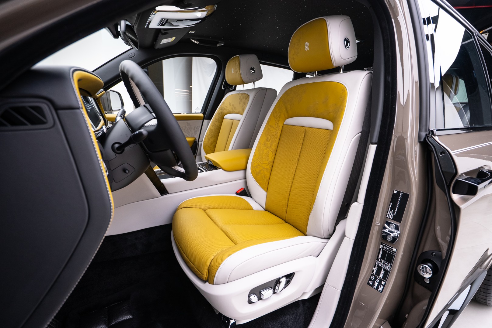 2026 ROLLS ROYCE CULLINAN |BLACK BADGE | GCC | MAIN DEALER WARRANTY SERVICE | BESPOKE AUDIO SYSTEM